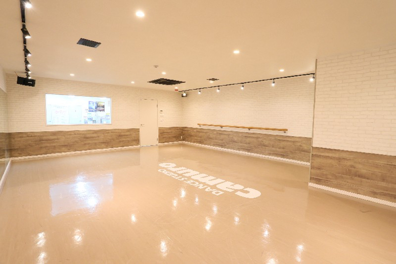 Studio 1F